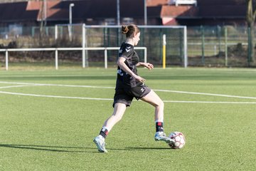 Bild 233 - wBJ SV Wahlstedt - SV Henstedt Ulzburg : Ergebnis: 0:1